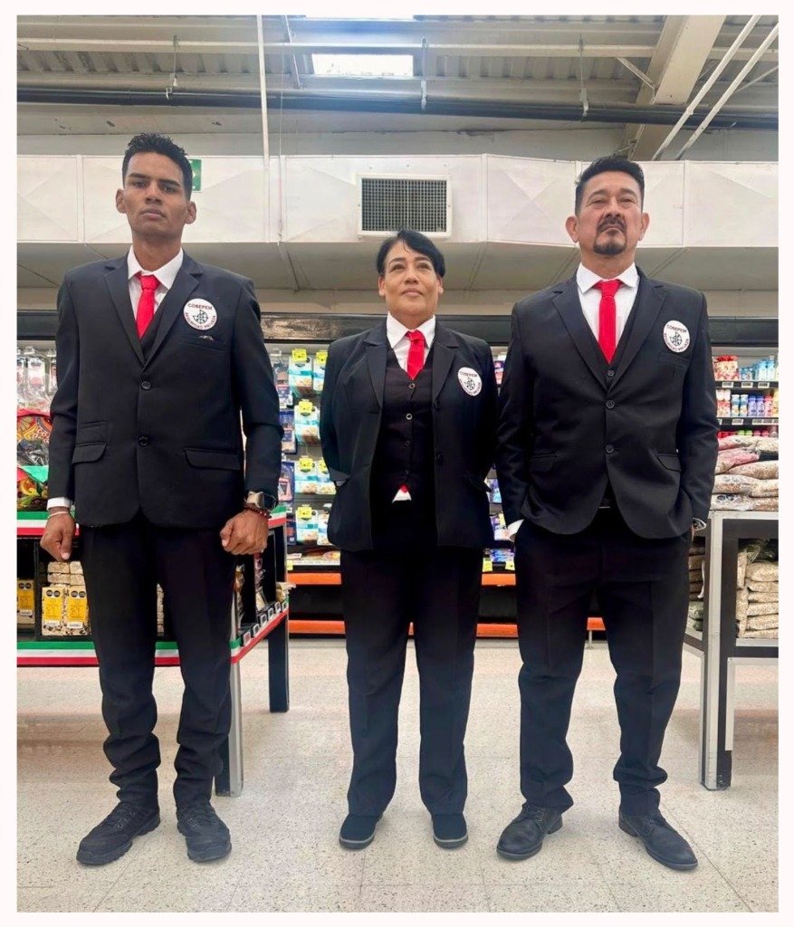 Guardias Ejecutivos COSEPEM en traje